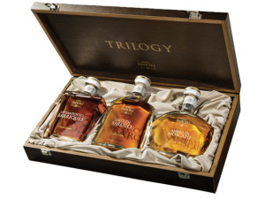 Francoli Grappa Trilogy 3x0,7l fa kínálóban